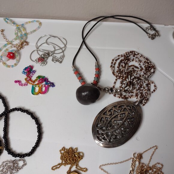 Lot Of Over 30 Pendant Necklaces - Picture 5 of 16